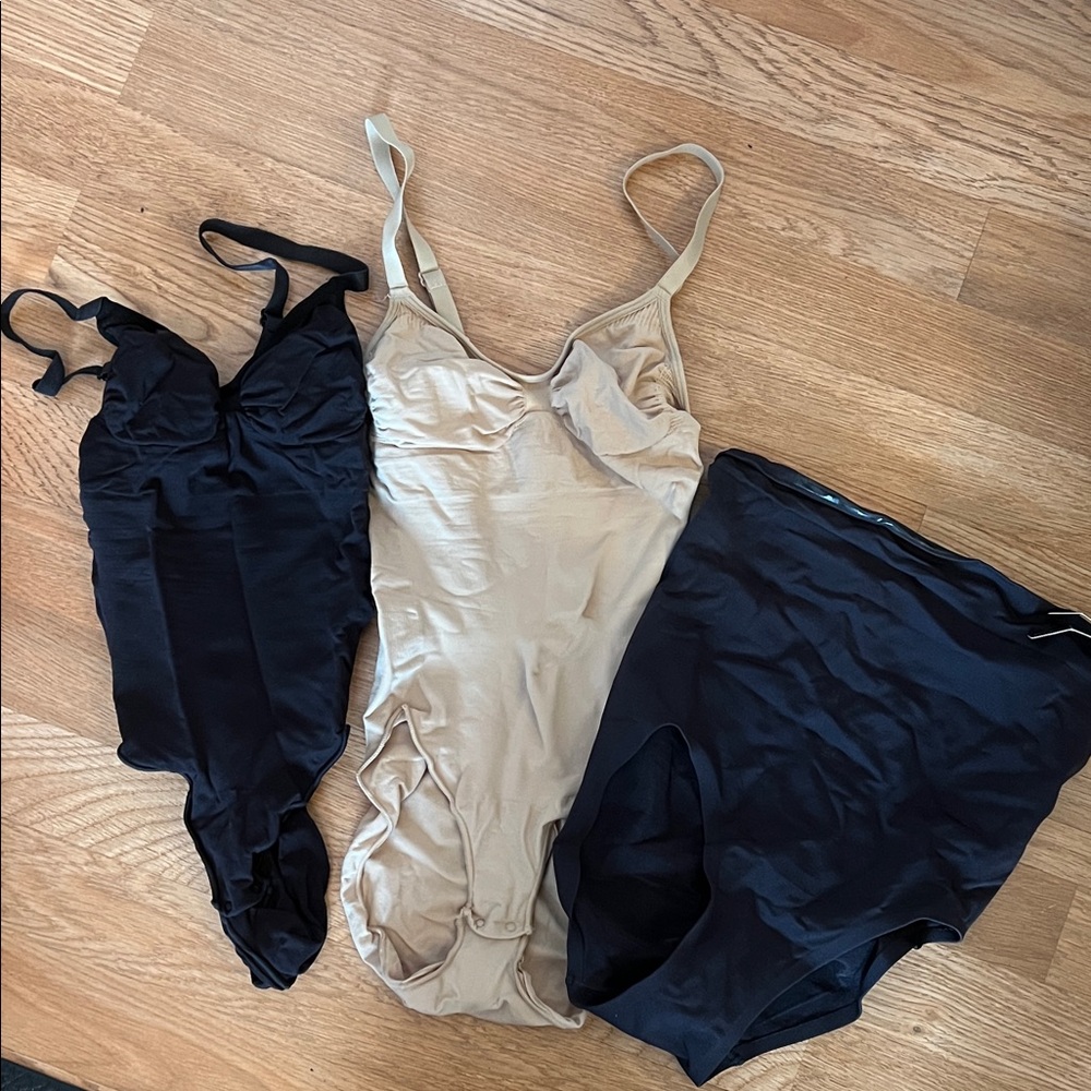 SKIMS body suit and panty Shapewear Set